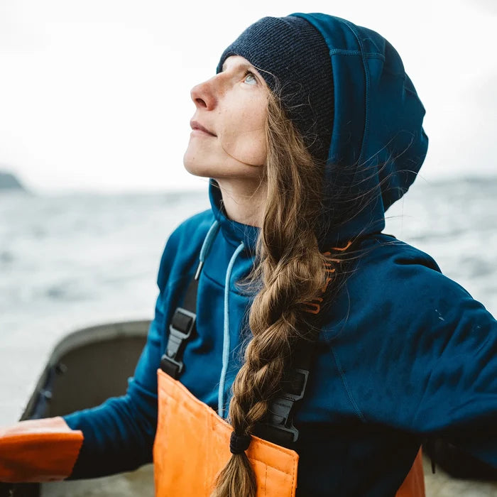 Grundens_Watchhouse_Beanie_Model2_50386_004_01