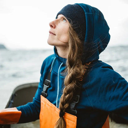 Grundens_Watchhouse_Beanie_Model2_50386_004_01