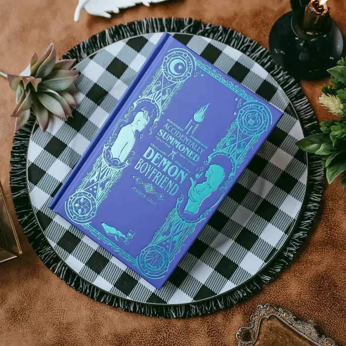 I Accidentally Summoned a Demon Boyfriend Exclusive Luxe Edition - Book